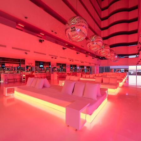 Hotel Su & Aqualand Antalya Eksteriør billede The interior of the nightclub
