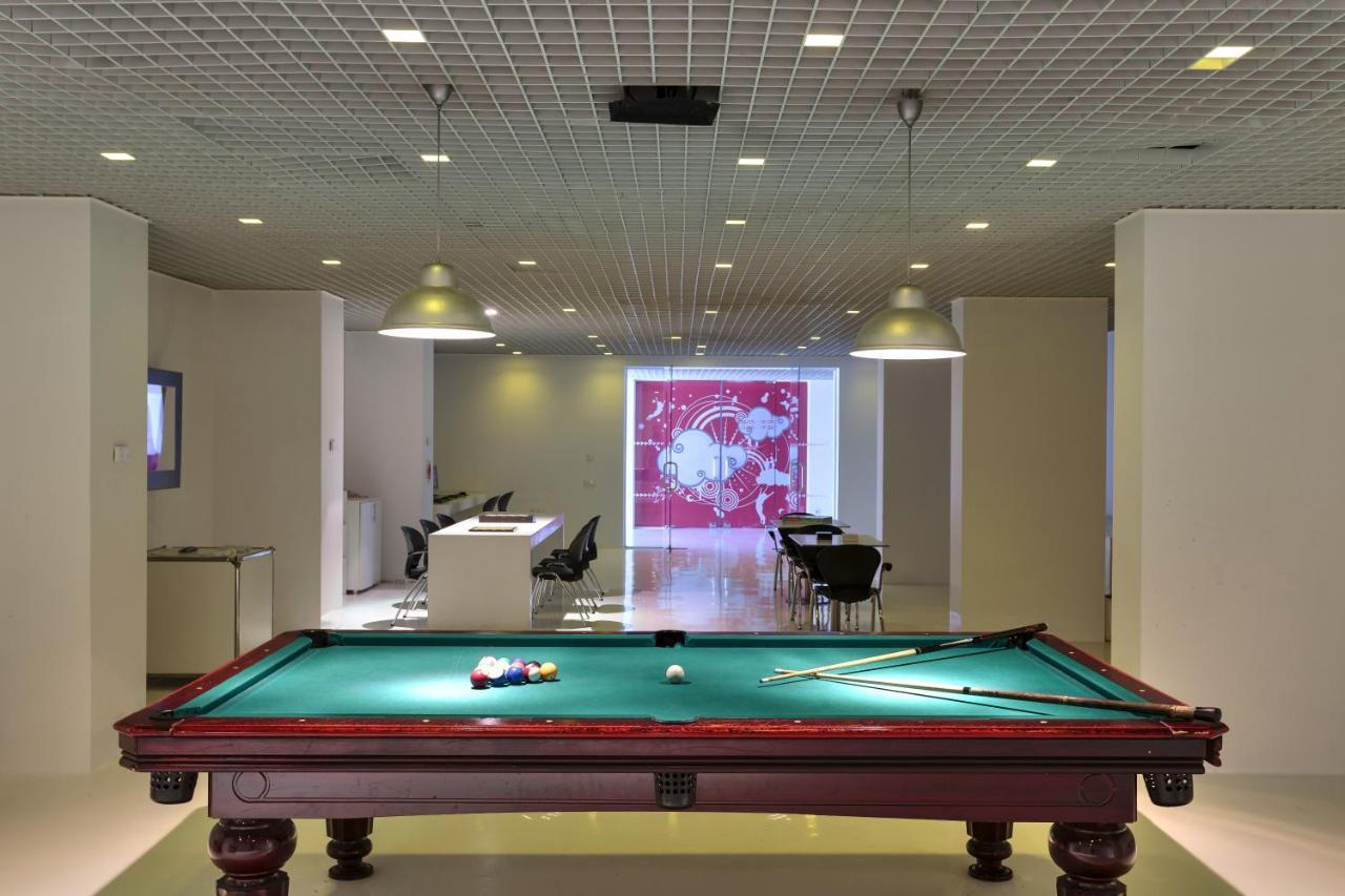 Hotel Su & Aqualand Antalya Eksteriør billede A pool table