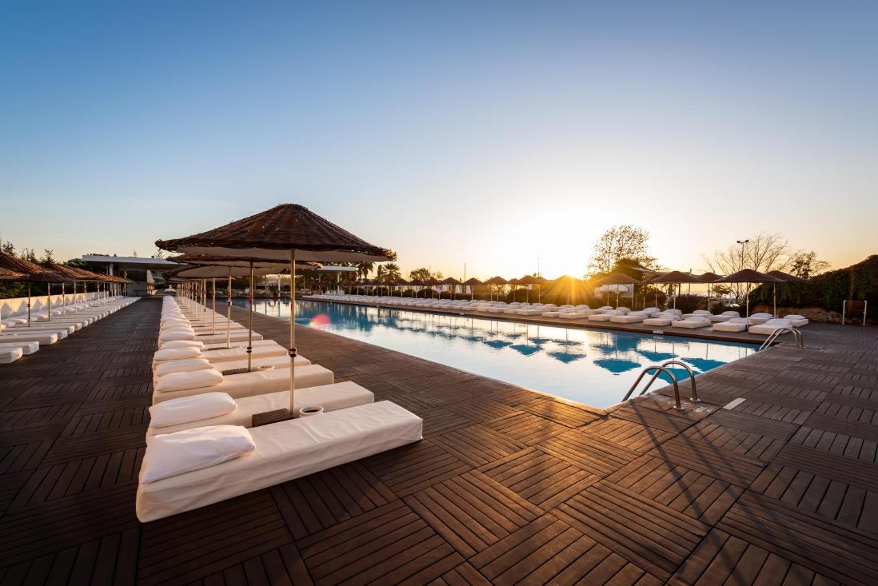 Hotel Su & Aqualand Antalya Eksteriør billede The pool at the resort